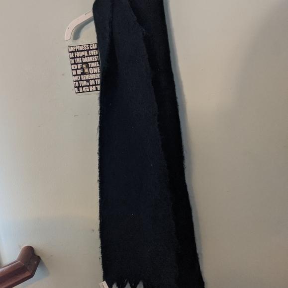 Banana Republic scarf 🧣 - Picture 2 of 4